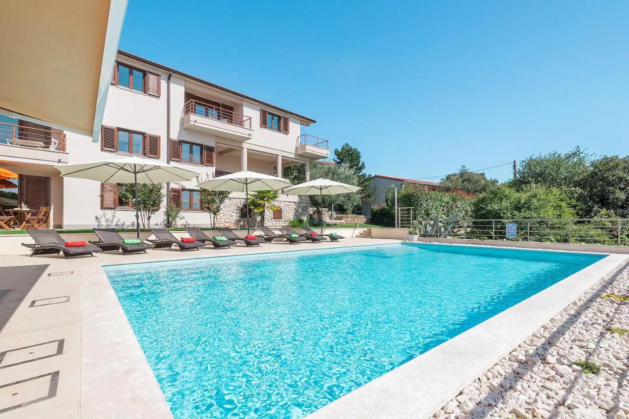 E&T Apartments With A Beautiful Pool Rabac Exterior photo